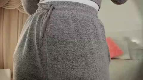 Lauren Saenz online show from September 2025 12:18:02 PM