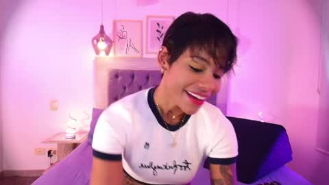 Snapshot of laurensaenz chatting on June 2026 12:11:01 PM Lauren Saenz online show from June 2026 12:11:01 PM