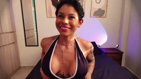 Snapshot of laurensaenz chatting on June 2026 12:04:01 PM Lauren Saenz online show from June 2026 12:04:01 PM