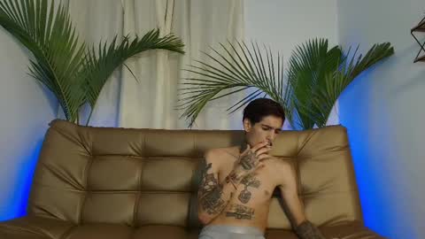 Lauren and Cristopher online show from February 2025 03:01:02 AM