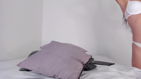 laurensmith9 online show from January 2025 12:13:01 PM