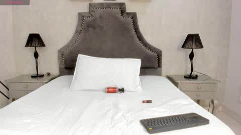 Lauren  online show from November 2025 01:43:02 PM