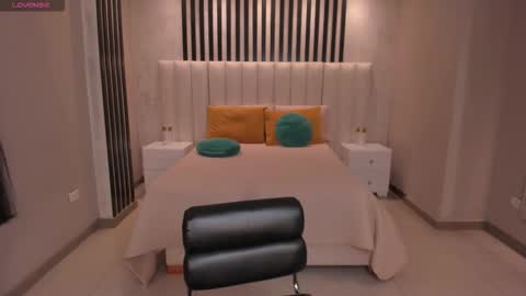 Lau  online show from October 2025 03:26:02 AM