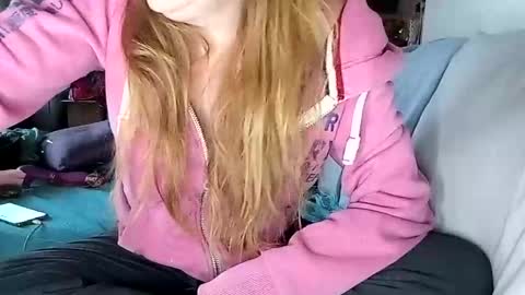 Snapshot of lauriehotxxx chatting on February 2025 05:29:01 PM lauriehotxxx online show from February 2025 05:29:01 PM