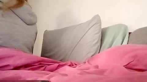 Snapshot of lauriehotxxx chatting on November 2025 01:51:01 PM lauriehotxxx online show from November 2025 01:51:01 PM