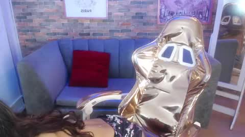 Laurita  online show from February 2025 07:49:01 PM