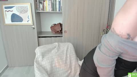 Snapshot of lauryn_chills chatting on November 2025 06:40:01 PM Lauryn online show from November 2025 06:40:01 PM