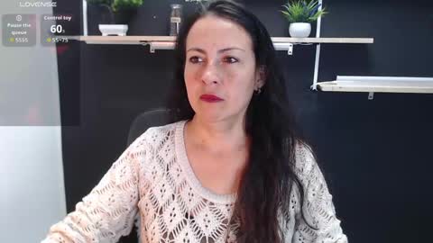 Snapshot of lauryn_jones chatting on May 2026 05:43:02 PM Laury online show from May 2026 05:43:02 PM