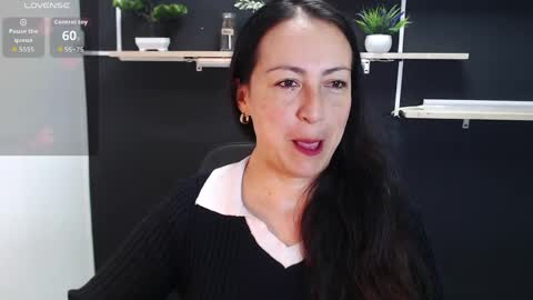 Snapshot of lauryn_jones chatting on May 2026 05:42:04 PM Laury online show from May 2026 05:42:04 PM