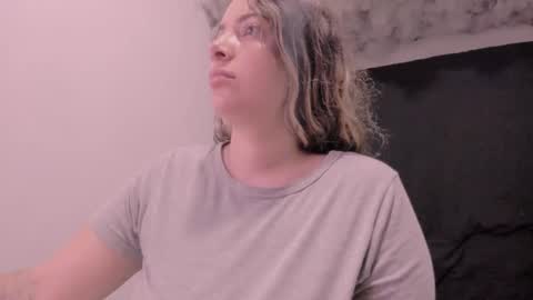 Lauu G online show from November 2025 10:14:01 AM