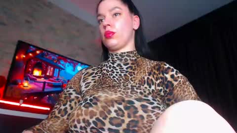 LayaMoon online show from October 2025 12:00:02 PM