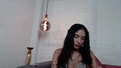 Layla online show from February 2025 01:09:01 AM