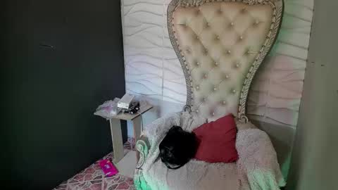 Layla online show from March 2026 06:12:02 PM