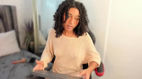 layla_clarke online show from February 2025 09:47:01 AM