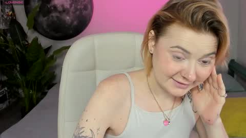 Layla online show from November 2025 06:07:02 AM