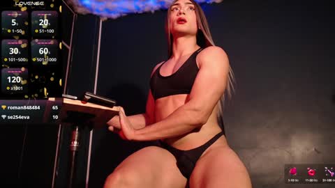 Layla   help me with your thumbs up its important  online show from February 2025 07:49:01 PM