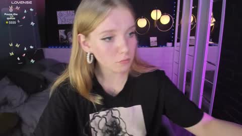 layla_glam online show from September 2025 01:34:02 PM