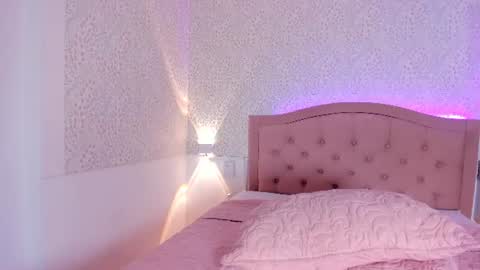 Layla Play  online show from June 2026 12:32:02 AM