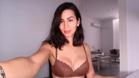 Snapshot of layladarkeyes chatting on April 2026 04:16:01 PM Layla online show from April 2026 04:16:01 PM