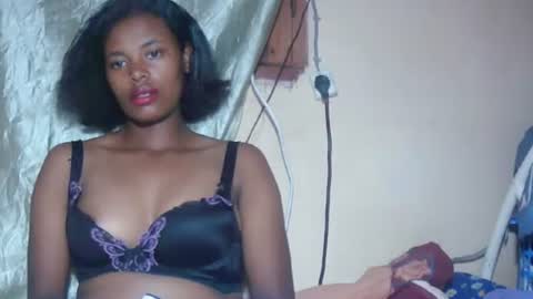 laylah517 online show from November 2025 04:07:02 PM