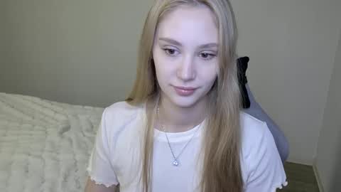 LaylaPretty001 online show from October 2025 05:00:02 AM