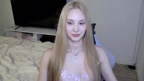 Snapshot of laylla001 chatting on March 2026 07:25:02 AM Laylla001 online show from March 2026 07:25:02 AM