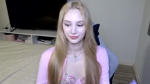 Snapshot of laylla001 chatting on March 2026 05:25:01 AM Laylla001 online show from March 2026 05:25:01 AM