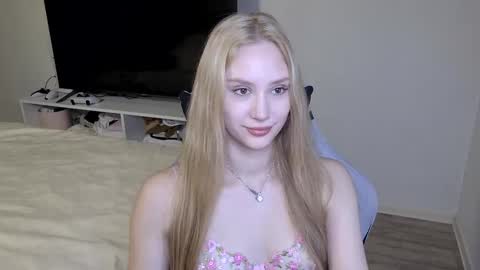 Snapshot of laylla001 chatting on March 2026 05:44:02 AM Laylla001 online show from March 2026 05:44:02 AM