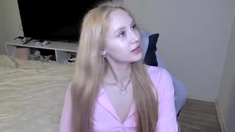 Snapshot of laylla001 chatting on March 2026 05:52:01 AM Laylla001 online show from March 2026 05:52:01 AM