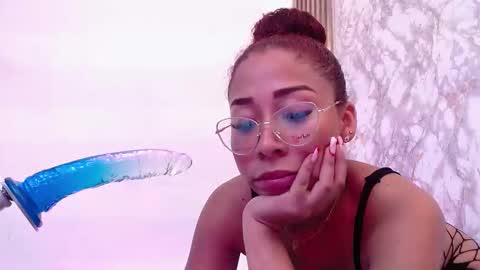 layra collins online show from November 2025 02:56:01 PM