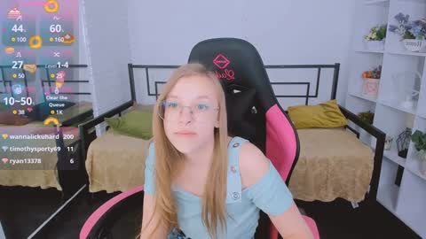 layriantavee online show from February 2025 01:54:01 PM