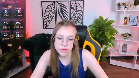 layriantavee online show from March 2025 10:35:02 AM