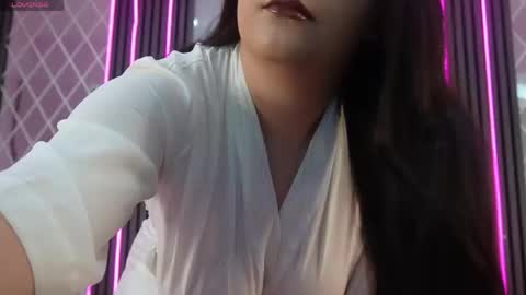 Snapshot of leahbliss chatting on May 2026 10:11:02 AM leahbliss online show from May 2026 10:11:02 AM