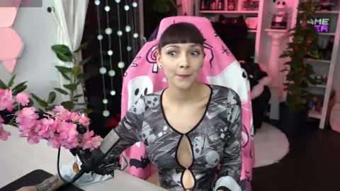 Snapshot of leahobscure chatting on January 2025 04:27:02 PM Leah online show from January 2025 04:27:02 PM