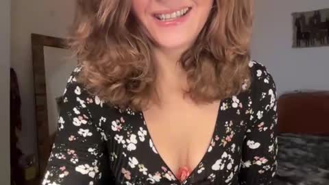 Leah Sparkles online show from November 2025 01:15:02 PM