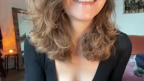 Leah Sparkles online show from December 2025 02:22:02 PM