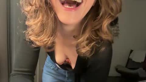 Leah Sparkles online show from March 2026 01:26:01 PM