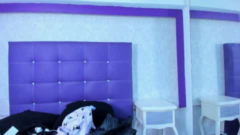 leamoreau__ online show from October 2025 12:04:02 PM