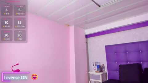 leamoreau__ online show from December 2025 12:14:02 PM