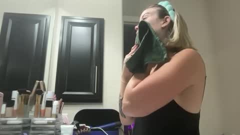 leanneluxecouple online show from September 2025 10:18:01 AM