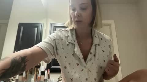 leanneluxecouple online show from December 2025 11:26:02 AM