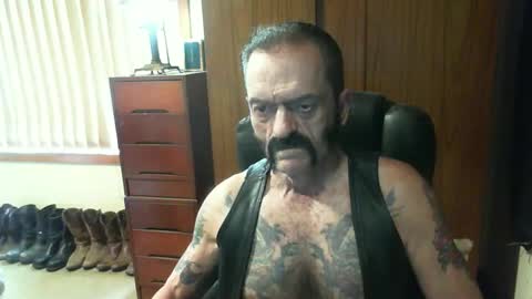 Snapshot of leathergreaser chatting on January 2025 04:52:02 AM leathergreaser online show from January 2025 04:52:02 AM