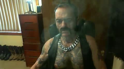 Snapshot of leathergreaser chatting on January 2025 10:08:01 PM leathergreaser online show from January 2025 10:08:01 PM