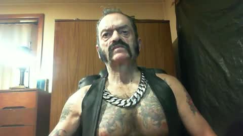 Snapshot of leathergreaser chatting on January 2025 06:53:02 PM leathergreaser online show from January 2025 06:53:02 PM