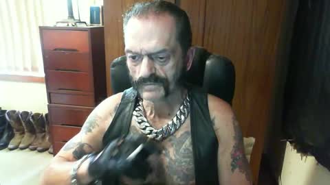 Snapshot of leathergreaser chatting on January 2025 02:19:02 AM leathergreaser online show from January 2025 02:19:02 AM
