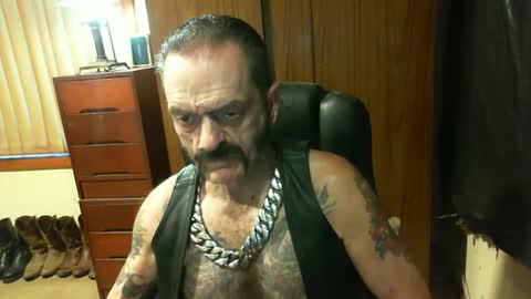 Snapshot of leathergreaser chatting on February 2025 07:41:02 PM leathergreaser online show from February 2025 07:41:02 PM