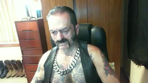 Snapshot of leathergreaser chatting on February 2025 10:43:02 PM leathergreaser online show from February 2025 10:43:02 PM