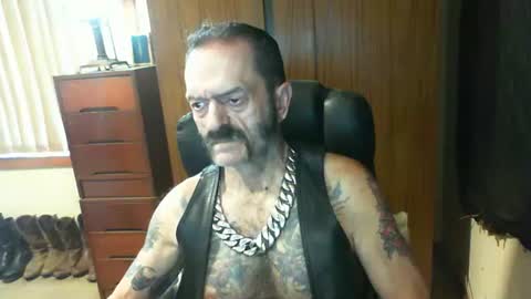 Snapshot of leathergreaser chatting on February 2025 09:46:01 PM leathergreaser online show from February 2025 09:46:01 PM