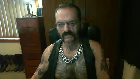 Snapshot of leathergreaser chatting on March 2025 08:42:02 PM leathergreaser online show from March 2025 08:42:02 PM