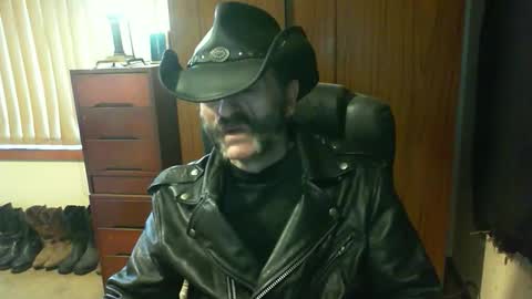 Snapshot of leathergreaser chatting on September 2025 08:43:02 PM leathergreaser online show from September 2025 08:43:02 PM